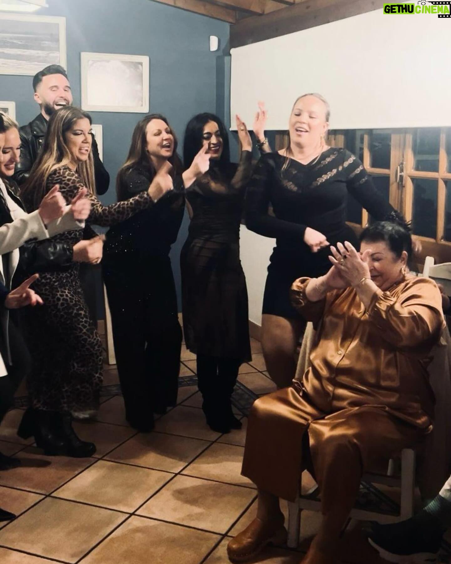 Niña Pastori - 20.7K Likes - Agradecida y feliz de cumplir años. Hoy cumplo 46 y he pasado un día maravilloso, rodeada de gente bonita a la que amo… Me faltan algunos, pero los tengo en mi corazón.
Gracias a todos por las felicitaciones!🍀💜🙏