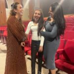 Niña Pastori Instagram – Nerea nació con una enfermedad rara llamada Ataxia Telangiectasia. Ahora está en plena adolescencia y se le está haciendo cuesta arriba. Por suerte, la música de Niña Pastori la reconforta. Es su rayito de luz. Así que cuando la artista anunció un concierto en Mallorca, ciudad en la que reside Nerea, organizamos una sorpresa que la ayudara a recargar pilas. Antes del concierto, Nerea asistió a la prueba de sonido y pudo conocer en persona a Niña Pastori, que con su cariño consiguió que ella y su familia se llevaran a casa un recuerdo inolvidable. 

Muchísimas gracias a @santander.global, a todas las personas que nos han ayudado y sobre todo a @npastorioficial por su cariño y dedicación con Nerea.