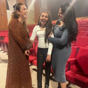 Niña Pastori Instagram - Nerea nació con una enfermedad rara llamada Ataxia Telangiectasia. Ahora está en plena adolescencia y se le está haciendo cuesta arriba. Por suerte, la música de Niña Pastori la reconforta. Es su rayito de luz. Así que cuando la artista anunció un concierto en Mallorca, ciudad en la que reside Nerea, organizamos una sorpresa que la ayudara a recargar pilas. Antes del concierto, Nerea asistió a la prueba de sonido y pudo conocer en persona a Niña Pastori, que con su cariño consiguió que ella y su familia se llevaran a casa un recuerdo inolvidable. 

Muchísimas gracias a @santander.global, a todas las personas que nos han ayudado y sobre todo a @npastorioficial por su cariño y dedicación con Nerea.