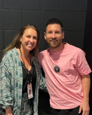 Niña Pastori Instagram - Todo no va a ser trabajar!! 😂 
He recibido una invitación de mi querido @jordialbaoficial para ir al campo del @intermiamicf y ver el partido!! 
Me lo he pasado genial y me han tratado como una reina! Os debo una chicos!! @5sergiob 
Estáis más que invitados a mi próximo concierto aquí en Miami el 4 de mayo en el James Knight Center💜 
Y @leomessi golea vaya donde vaya!!