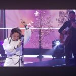 Niña Pastori Instagram – Pon que dale para terminar y empezar el año!! Una canción dedicada a la música y a todo lo bueno que la música me da.

#Feliz2024 @rtve 🍀💜

👠 @magritshoes 
💍 @barcenajoyas 
👗 @ismaeldominguezcostura 
🪡 @paco_rus 
💄 @mateo.makeup