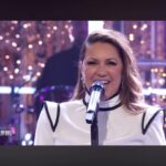 Niña Pastori Instagram – Pon que dale para terminar y empezar el año!! Una canción dedicada a la música y a todo lo bueno que la música me da.

#Feliz2024 @rtve 🍀💜

👠 @magritshoes 
💍 @barcenajoyas 
👗 @ismaeldominguezcostura 
🪡 @paco_rus 
💄 @mateo.makeup