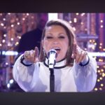 Niña Pastori Instagram – Pon que dale para terminar y empezar el año!! Una canción dedicada a la música y a todo lo bueno que la música me da.

#Feliz2024 @rtve 🍀💜

👠 @magritshoes 
💍 @barcenajoyas 
👗 @ismaeldominguezcostura 
🪡 @paco_rus 
💄 @mateo.makeup