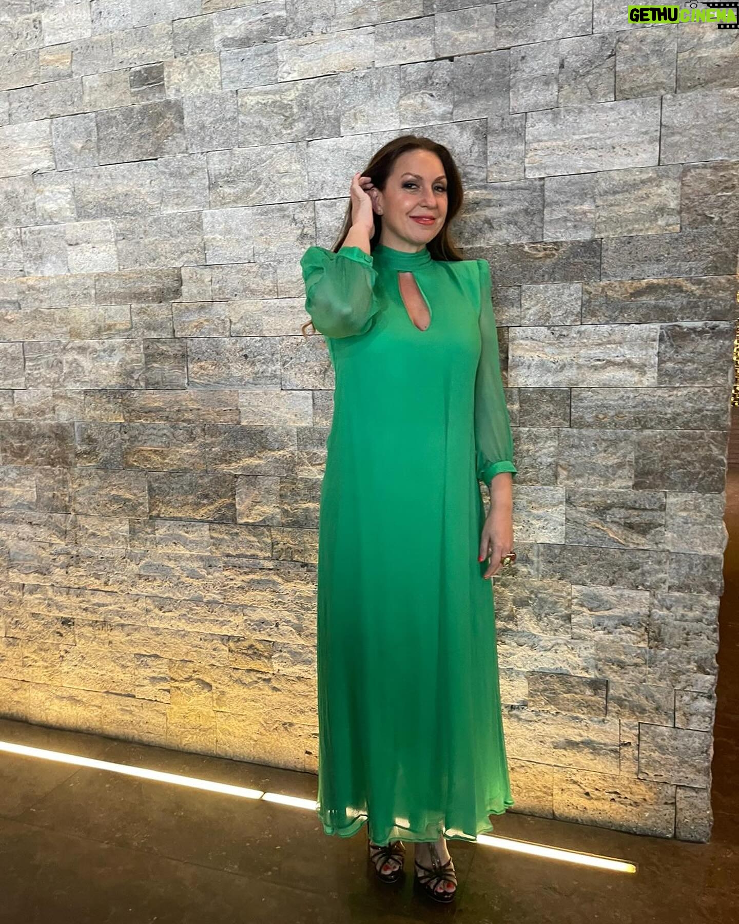 Niña Pastori Instagram - Sigo en Miami disfrutando de esta cuidad maravillosa y de su gente!! @lamesacaliente @giselleblondet @myrkadellanos @veronicabastos1 @laurafloresmx @holatv @oripereztv @maiabullrich #LaHoraHola #LaMesaCaliente Haciendo muchas cosas y deseando que veáis todo lo bonito que está por venir!! 🥳🍀💜 • San Juan de Puerto Rico 1 mayo / 20:00h 📍Bellas Artes de Santurce • Miami 4 mayo / 20:00h 📍James L. Knight Center • Orlando 5 mayo / 19:30h 📍Steinmetz Hall 🪡 @paco_rus 👗 @inesmartinalcalde 💄 @susimakeup 👠 @figara__ #CaminoGira2024