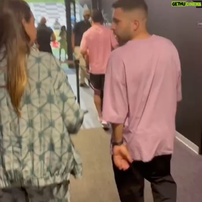 Niña Pastori - 28.4K Likes - Todo no va a ser trabajar!! 😂
He recibido una invitación de mi querido @jordialbaoficial para ir al campo del @intermiamicf y ver el partido!!
Me lo he pasado genial y me han tratado como una reina! Os debo una chicos!! @5sergiob
Estáis más que invitados a mi próximo concierto aquí en Miami el 4 de mayo en el James Knight Center💜
Y @leomessi golea vaya donde vaya!!
