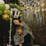 Ni Ni Instagram - 入行十年，感觉自己还23呢哈哈哈哈哈 一切归零，再出发吧。 能做的都不用嘴说，我尽力啊。