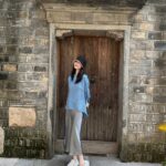 Ni Ni Instagram - 逛了老门东，街边小店新入手了帽子跟衣服，好喜欢💙🤍 美好生活从偶遇的黑喵白喵开始🖤🤍