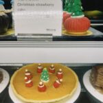 Ni Ni Instagram – 最近收工回酒店的乐趣就是看看有没有出什么新品圣诞蛋糕。
南瓜🎃的，emmmmm，我还是想吃🍋cheese的🥺🥺🥺