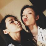 Ni Ni Instagram – 我婧儿啊，生日快乐🎂
有你我人生路上啥都不怕♥️
我的太阳月亮星星，手拉手，一步一步向前走💪🏻💪🏻💪🏻