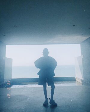Ni Ni Instagram - 入行十年，感觉自己还23呢哈哈哈哈哈
一切归零，再出发吧。
能做的都不用嘴说，我尽力啊。