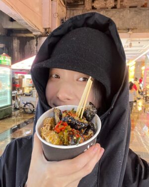 Ni Ni Instagram - 这几天。
新年快乐，平安喜乐♥️