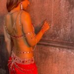 Nia Sharma Instagram – Zooming in On Chudail’s winged liner , kohl, Bold red lips and her outfit…. #suhaganchudail 

@jyotiiadvani.artistry @sankpalsavita @anusoru @ashwitatejwani ajju di, sunny, Rohit, …. And the entire army.
