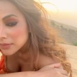 Nia Sharma Instagram – After burning in the scorching sun… you earn a sunset like this🌅 
#desert