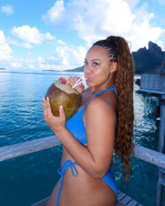 Nia Sioux Instagram - spring break ‘24🌺🌊🥥🌴