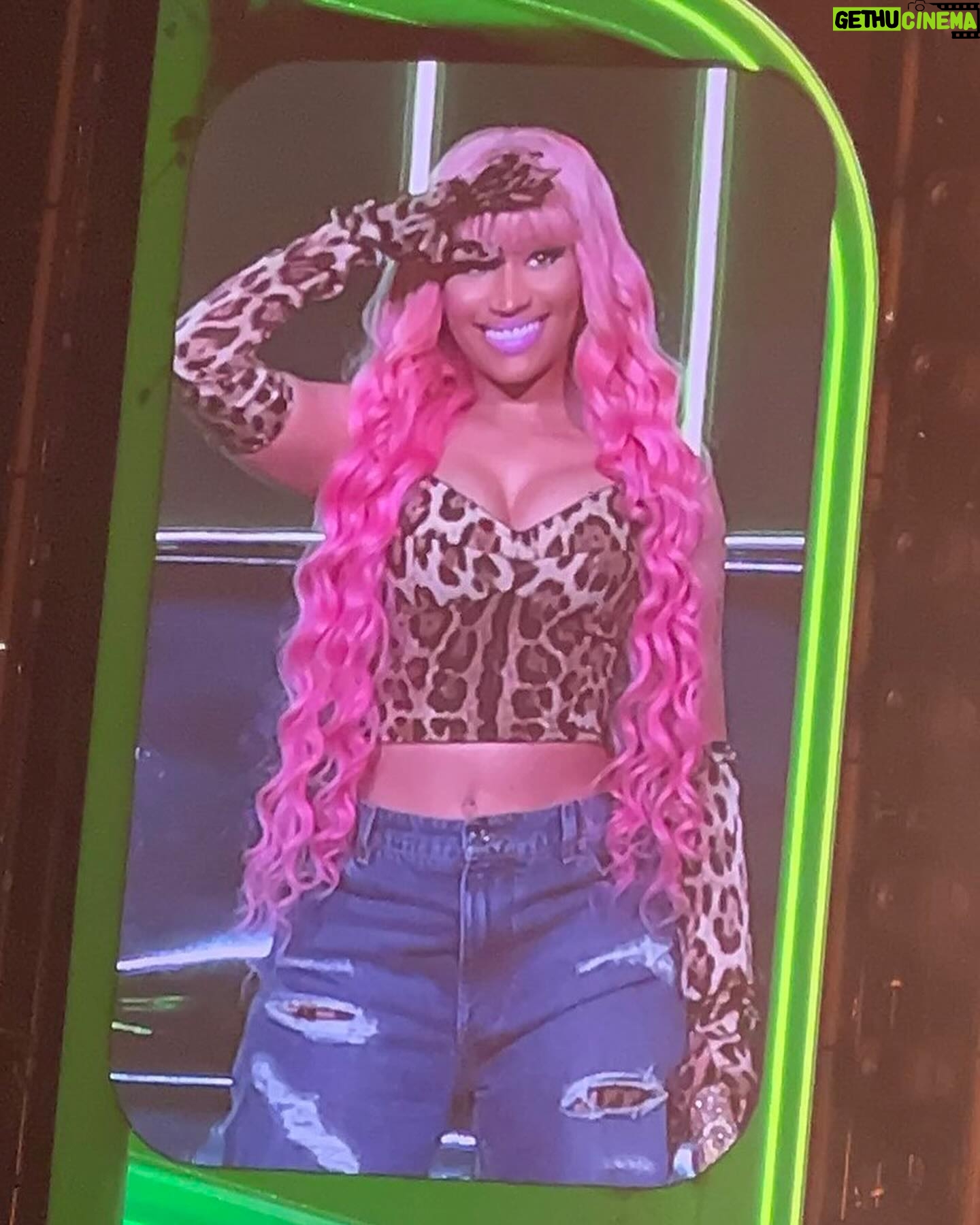 Nicki Minaj Instagram - Shout out to @dennardwatson on the live & unexpected keys πΉ to play along with @theerealburnell (who we brought straight up out of the audience once I found out he was there). He was & still is phenomenal π€ π©· Thank you to LLOYD @curlyheadedblackboy for always being so easy to work with, genuine, & a gentleman. Oh and like I said last night, his mic was ALLLLLLL THE WAY ON!!!!!!!! π€ #GAGCITYNOLA filled with soul & culture & its own unique history. You can feel it AND TASTE IT anywhere you go in NEW ORLEANS. I am SOOOOOOO very grateful to each & every single one of you for showing up for me. I love you sooooooo much. Thank you for being fully engaged & rdy to have a great mthafk!ng time last night. You rlly just had to be there. It was a VERY unique & magical night. One Iβll never forget & I canβt WAIT to see you guys again. P.S. the fits was real fly πππ Until next time. #GagCityNOLA πΈ: @grizzleearts