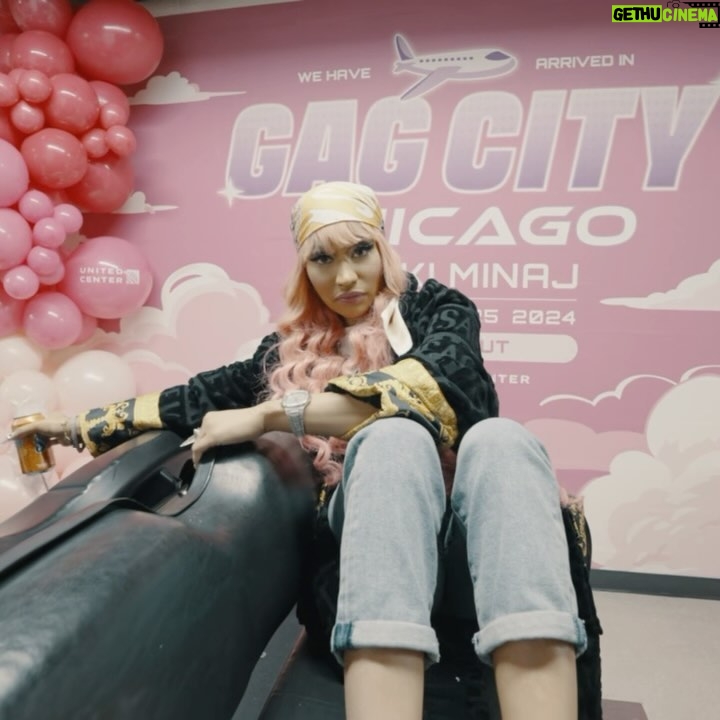 Nicki Minaj Instagram - #GagCityCHICAGO = E V E R Y T H I N G BOTH NIGHTS!!!!!!!! ππ½@jeremih ππ½@nolimitherbo 2 NIGHTS OF THE LOUDEST, MOST MAGICAL, MOST SURREAL, MOST INCREDIBLE MEMORIES & PPL IN THE WORLD. Iβll never forget this. Iβll never forget YOU. For the rest of my life. I love you SOOOOOOOOOOOOO MUCH. Truly what dreams were made of. Thank you. Thank you. Thank you, Chicago! π«Άπ½ We made history together. BARBZ!!!!!!! π₯Ή Until next time ππππππ€πππ©·ππ©΅ππππ