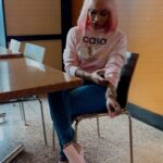Nicki Minaj Instagram - Thank you to the amazing employees at the Aquarium in Chicago today. 🩷💛💜🩵🤍 #PapaBear had a great time 😉🌊🐳🌊🐬