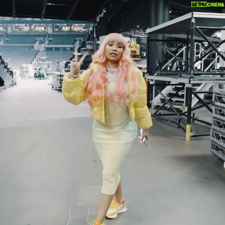 Nicki Minaj Instagram - THANK YOU ALL SO VERY MUCH ππ½π
π₯³ This slide gets better & better as you go. I Promise. π Ainβt @ the MALL but between me & THEM, ISSA GAP. ποΈπ’ποΈ Picture saying that you the Queen & KNOWING ISSA FAKK ππππππππ§Ύπ§Ύπ§Ύπ§Ύπ§Ύπ§Ύπ§Ύπ§Ύ Picture my hair giving WET & WAVY Strawberry DAQ. π©·π©πΌβπ€ Picture dem disses stickin like grits b!β¬hs feel dat Picture me telling bβ¬hs CATCH IT outerfield dat βΎοΈ Picture not listening when I said you would DREAD dat. I mean LOCS h03. Youβz a πππ½ββοΈ h03 Iβm #1 Yall go argue over TOP 4οΈβ£. π§Ή