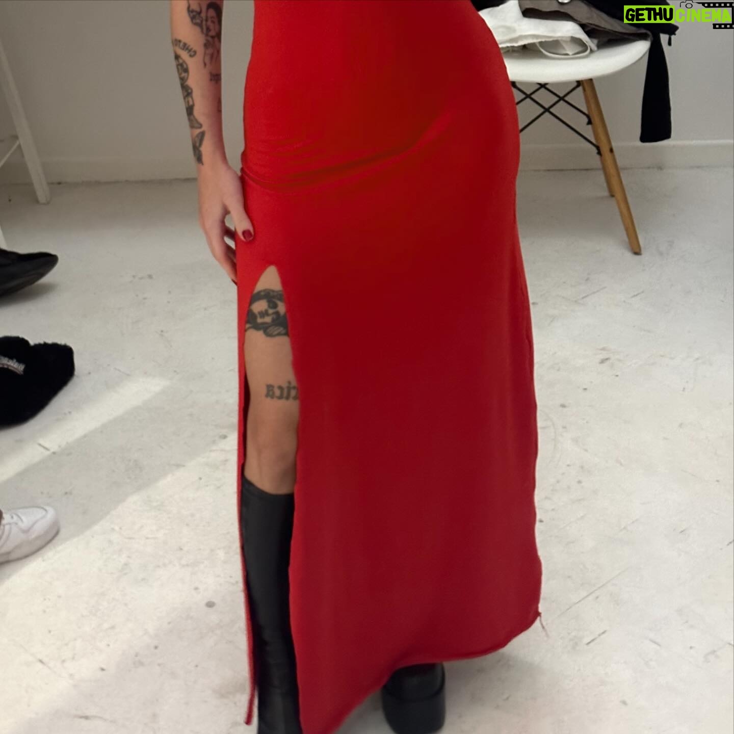 Nicki Nicole Instagram - viernes de cumbia 🌹❤️