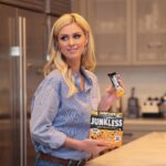 Nicky Hilton Instagram - Loving these @JUNKLESSFoods Chewy Granola Bars! 😍 Keeping it simple with no junk. 👌 The perfect on-the-go snack with the kiddos. Total lifesaver! 💁‍♀️ #SnackGoals #MomLife #JUNKLESS
