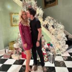 Nicky Hilton Instagram - Christmas kisses 💋