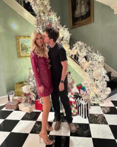 Nicky Hilton Instagram - Christmas kisses 💋