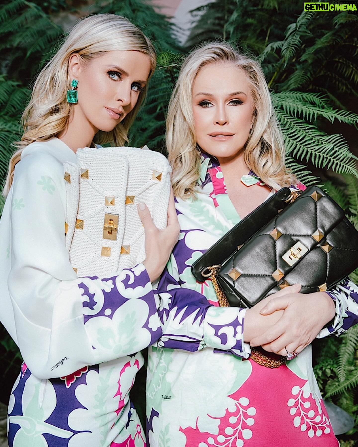 Nicky Hilton Instagram - Celebrating the queen of grace, laughter, and endless love on her birthday. Happy Birthday to my incredible mom @KathyHilton! 🎉✨We adore you!