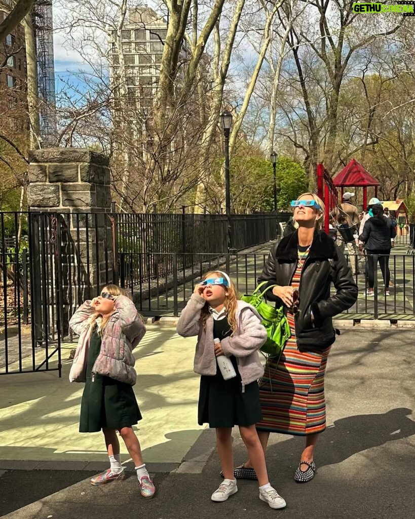 Nicky Hilton Instagram - A little after school solar eclipse experience. 🌘🌚🕶️