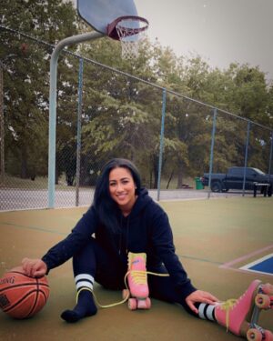 Nicole Alexander Instagram - 🖤🏀🥰