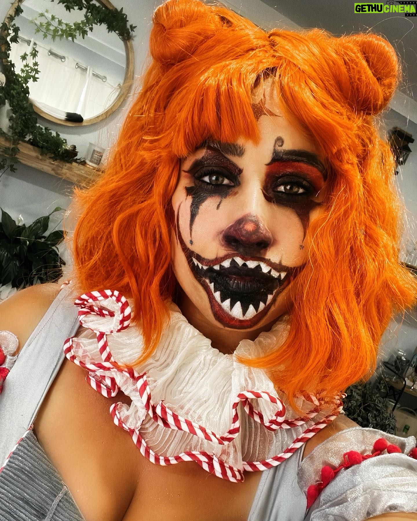 Nicole Alexander Instagram - 🔪#HAPPYHALLOWEEN 🤡 #trickortreat 🎃 #fav # Holiday Tag me in your Costume for a chance to be featured in my story 🥰👻 #October