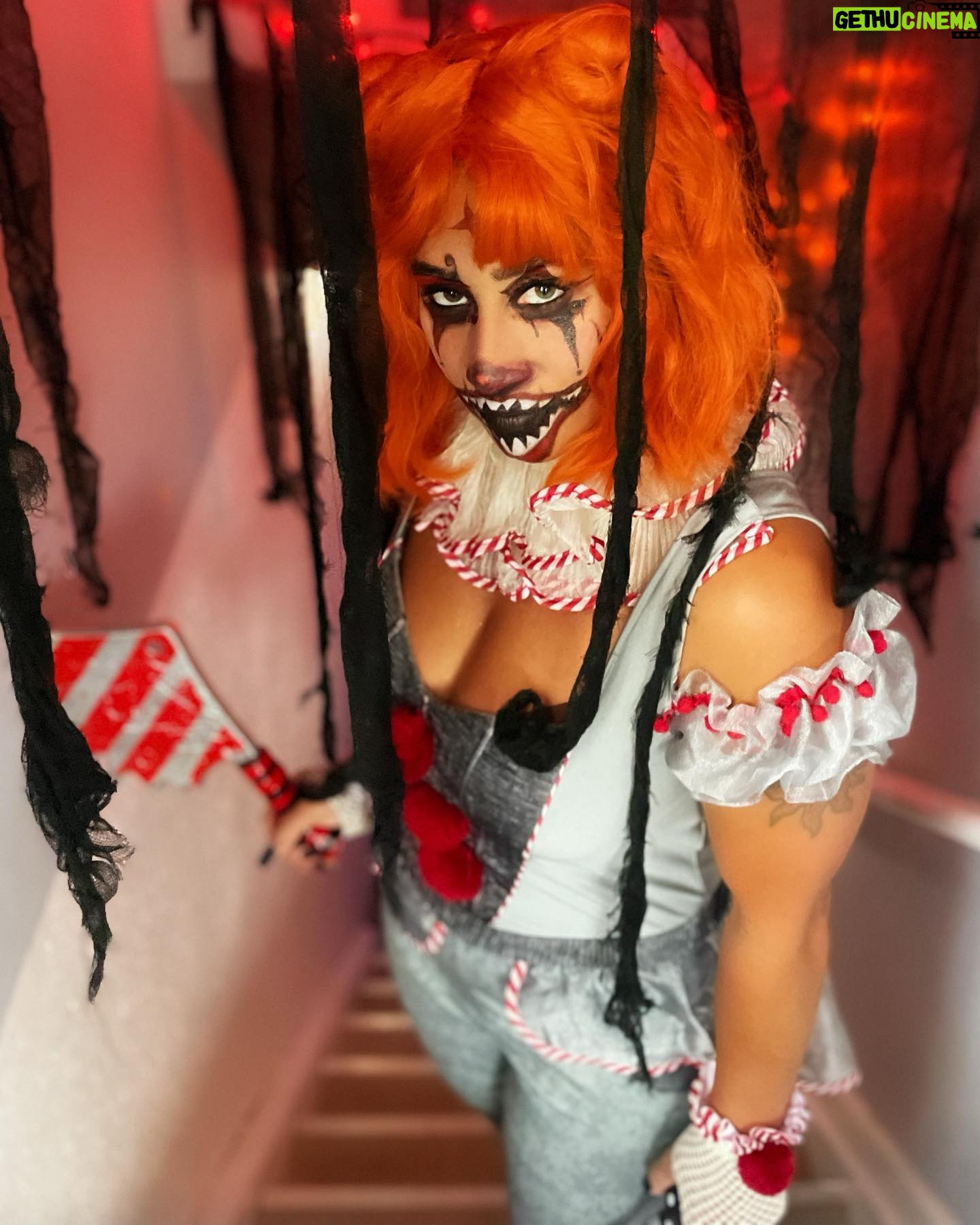 Nicole Alexander Instagram - 🔪#HAPPYHALLOWEEN 🤡 #trickortreat 🎃 #fav # Holiday Tag me in your Costume for a chance to be featured in my story 🥰👻 #October