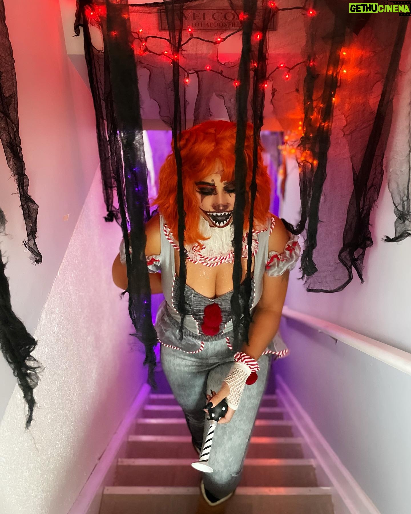 Nicole Alexander Instagram - 🔪#HAPPYHALLOWEEN 🤡 #trickortreat 🎃 #fav # Holiday Tag me in your Costume for a chance to be featured in my story 🥰👻 #October