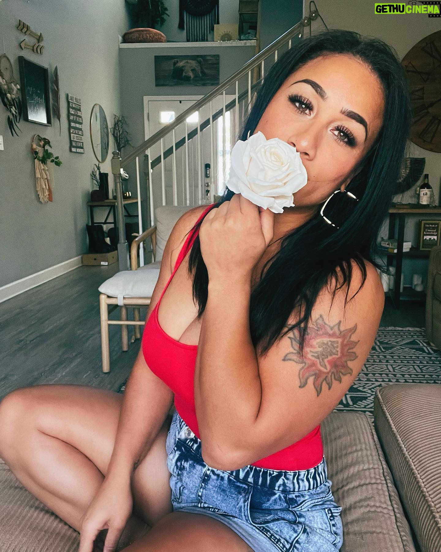 Nicole Alexander Instagram - 🌹Happy #Valentines Day 💋