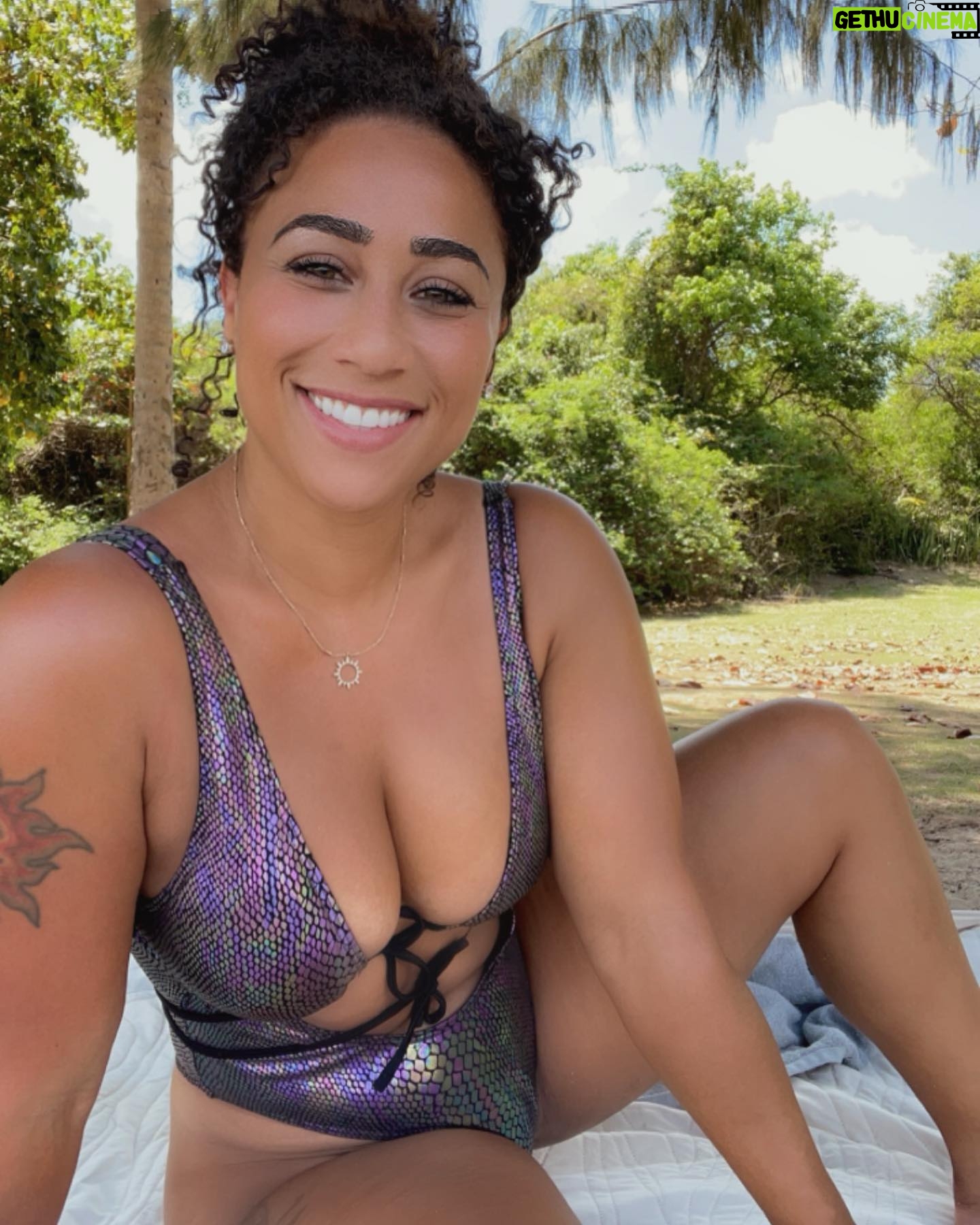 Nicole Alexander Instagram - 🥰🌊🌴