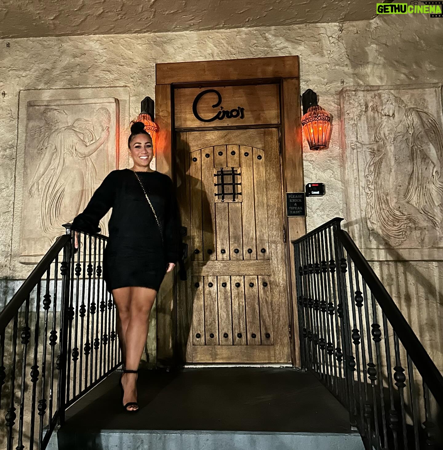 Nicole Alexander - 3 Likes - Date night with #sis🥰 And when I say let’s take a pic, 4th frame is what I get lol #speakeasy #sistersnightout 🥂