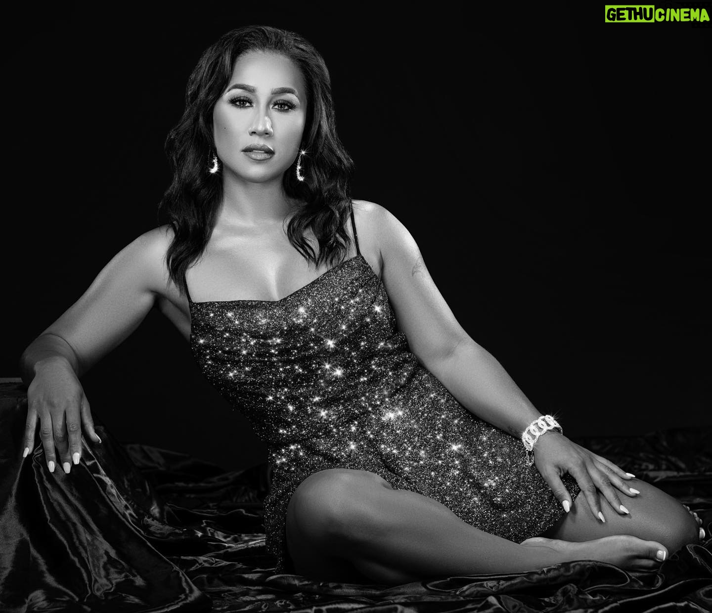 Nicole Alexander Instagram - Wishing everyone an abundance of #love #health and #success in 2023 💋 📸 @q11photography 💄@zee_paintsfacess