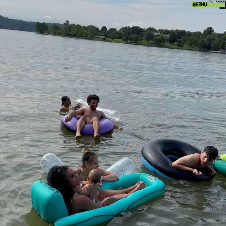 Nicole Alexander Instagram - Lately 🥰 #Lakelife #Family #AuntieNikki #Sisters