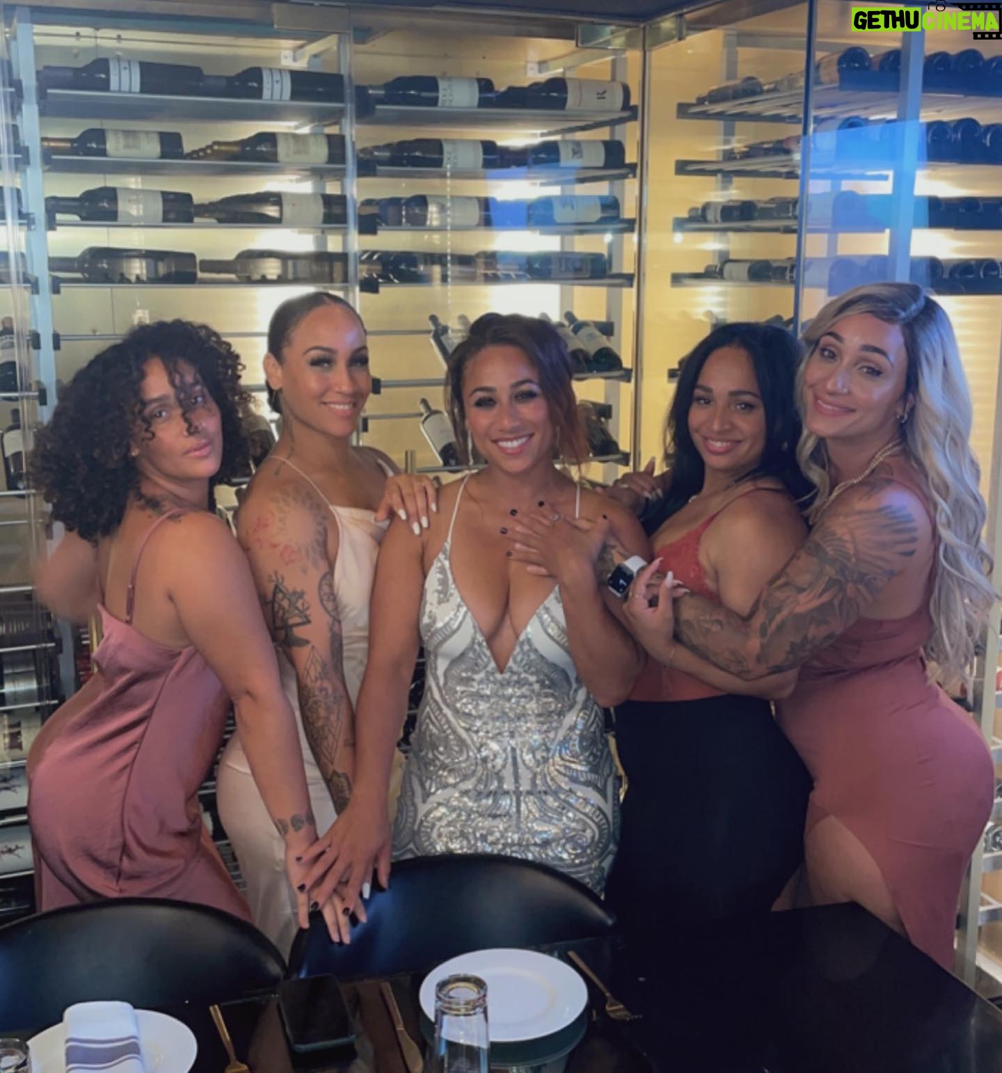 Nicole Alexander Instagram - 🥹 No better feeling than all of us together🥳 #Sisters #Family #Soulmates when we get along 😂