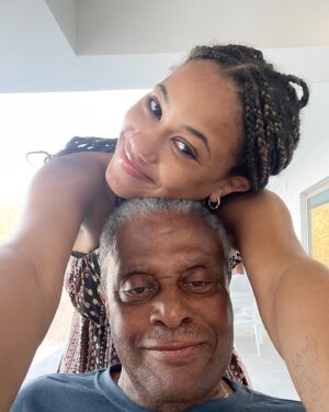 Nicole Ari Parker Instagram - Dad,
How come Boris, Nico and I get grumpy face pics and Sophie gets this?? 😂😂😂

I’m soooo glad she, Nico & Parker have you as their Grandpa. They are blessed to receive the wisdom, support, the strength, straight talk and love you have given me & Reggi every single day of our lives. 
Happy Fathers Day Dad. Love you. 👊🏽
🤎❤️💪🏽🫶🏾👨🏽‍🦱👧🏽