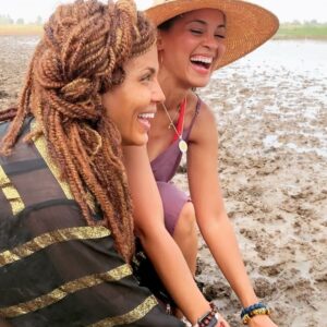 Nicole Ari Parker Instagram - An amazing day of service, uplift and gratitude with my sis-in-law @NicKodjoe.
🌱 🌱 🌱🌱🌱🌱🌱🌱
The #EssenceFullCircleFestival group joined the amazing team of #ConservationInternational to visit  the village of Tobloku. The Chief and the Elders poured libations asking  the earth’s permission to plant the #Mangrove trees that support the village...She said yes.
This was a powerful reminder of who holds us all. #MotherEarth #MotherAfrica 
#YearOfTheReturn
1619-2019
Thank you @conservationorg & @jessicadonovanallen for your dedication to fortifying and empowering communities all over the 🌍