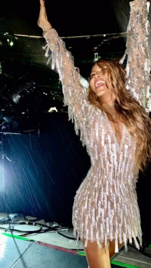 Nicole Ari Parker Instagram - Coming back home to Baltimore before taking Soph to Howard @howard1867 …
We surprised the kids 👧🏽👦🏽 with @Beyonce tix and ended up screaming crying dancing barefoot singin’  louder than both of them 🗣️🎤🤩🥳….best night ever 💫 
The Queen of all Queens shut another city down!
She sang and danced and blessed us all thru the pouring rain 🌧️ for 3 hours!!!! 
Thank Youuuuuuuuuu for YOU!!! @beyonce @mstinalawson 
#unforgettable #TheRennaissanceTour

Dress @bbcouturenyc  @ashleylauren
💇🏽‍♀️ @kiyahwright1 @muzehairbeauty