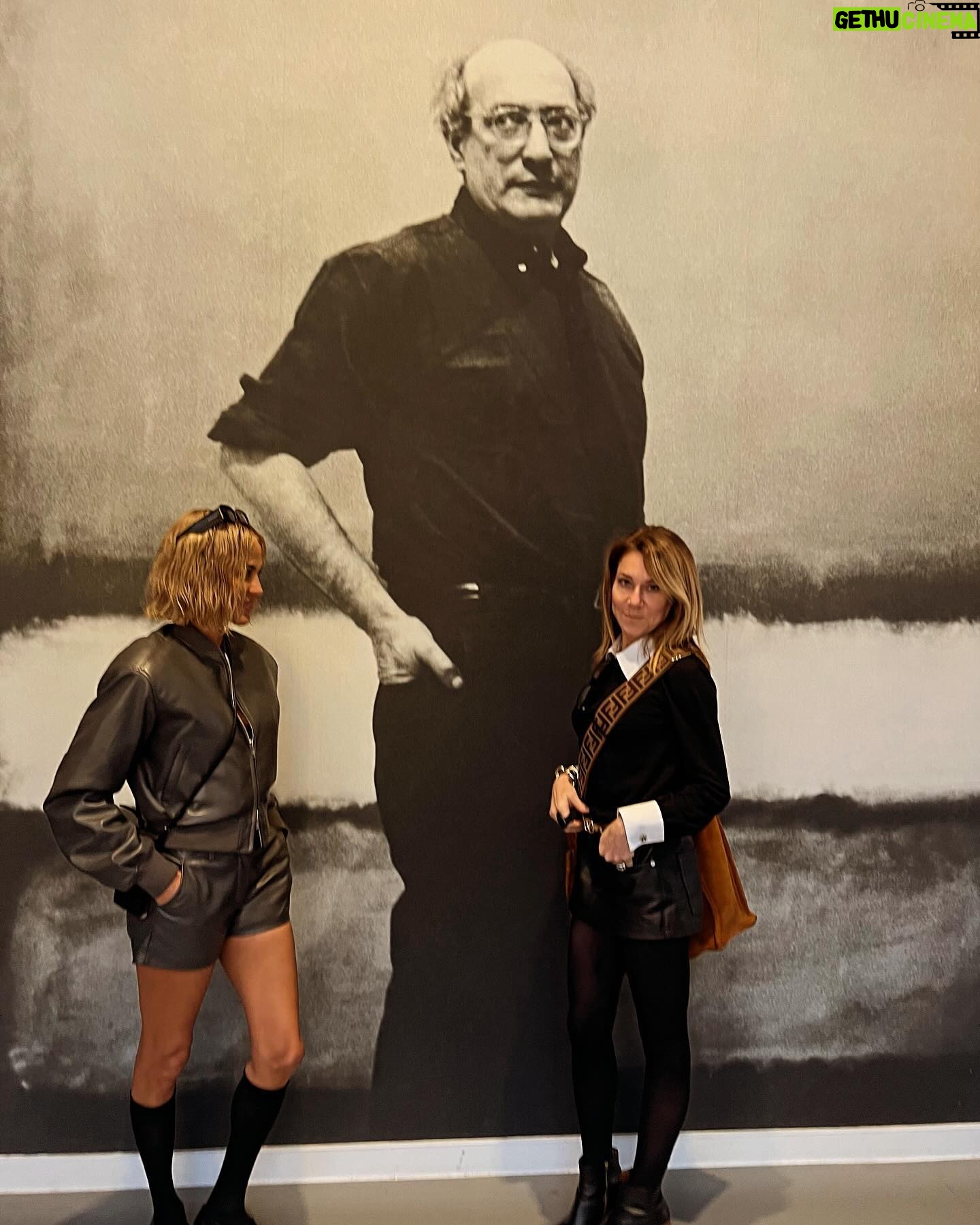 Nicole Ari Parker Instagram - So good to spend time with my bubb @karafeifer in Paris. 🇫🇷 The spectacular Rothko exhibit the Foundation @louisvuitton is a must see. @fondationlv Breathtaking. 👜 @josephduclos 🩳 @thefrankieshop 🧦 @wolford 👞 @chanelofficial