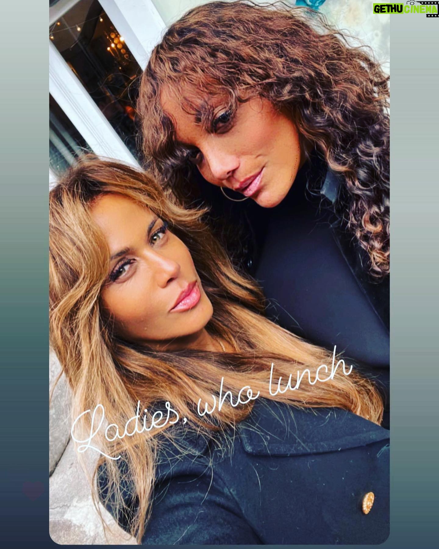 Nicole Ari Parker Instagram - How many pictures 🤳🏽 did we stand on the sidewalk and take that dayyyyy screaming after each one…. 😂😂🤣🤣 I can’t even…with this one…overflowing with beauty light joy depth and hotnesss. Happy Birthday LiLI ! 🌸 Love you! 🎂💋🎉🌸🎈🥰 🔥 @thelinabradford