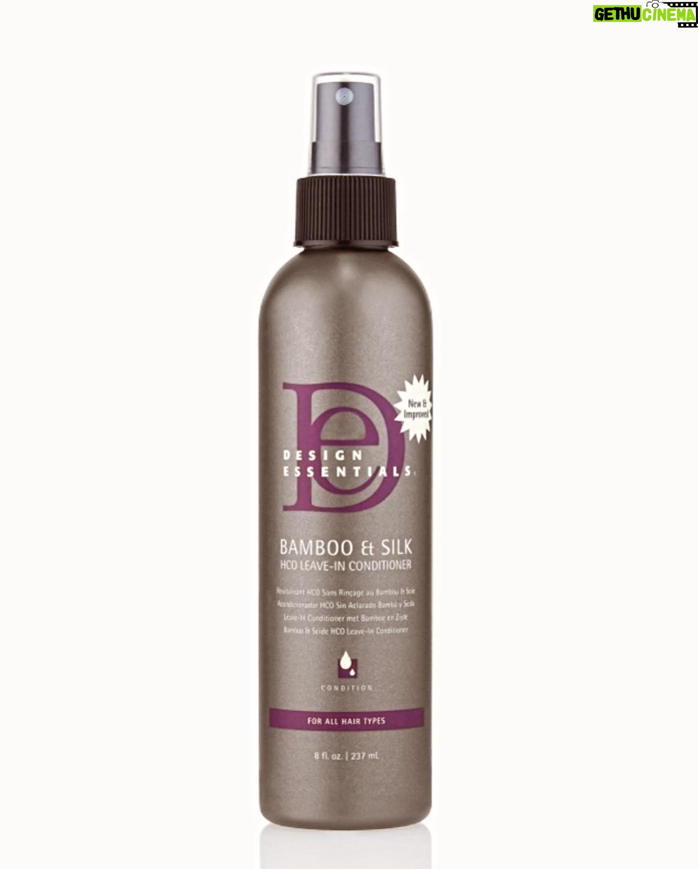 Nicole Ari Parker Instagram - On my way thru the airport saw this 😄 … Swipe to see what I used to get my Keeko together: ✅ Wash good 🫧 ✅Deep condition with @naivashaintl Fantastic Hair Masque @curlqueenofficial ✅Detangle with @felicialeatherwood Amazing Brush & @designessentials leave-in spray ✅Twist easy with @melaninhaircare elongating cream #🤎owned Happy February y’all 🪮 @nico.kodjoe @usweekly