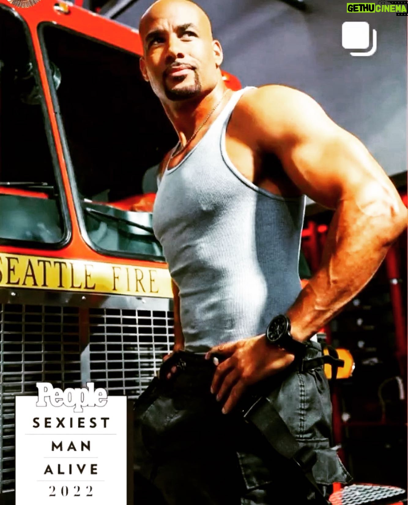 Nicole Ari Parker Instagram - If #THANKYOUTHURSDAY was a person… #RanIntoADoorLookingAtMyPhone 🤳🏽 💥 😄🫣🤕 🔥🔥🔥🔥🔥❤️❤️❤️🔥🔥🔥🔥🔥 REPOST• @boriskodjoe Your friendly neighborhood Fire Zaddy at your service. 🔥 #ThisIsHowWeFightFiresInHollywood #TankTopAndBabyOil #Station19 #peoplesexiestmanalive