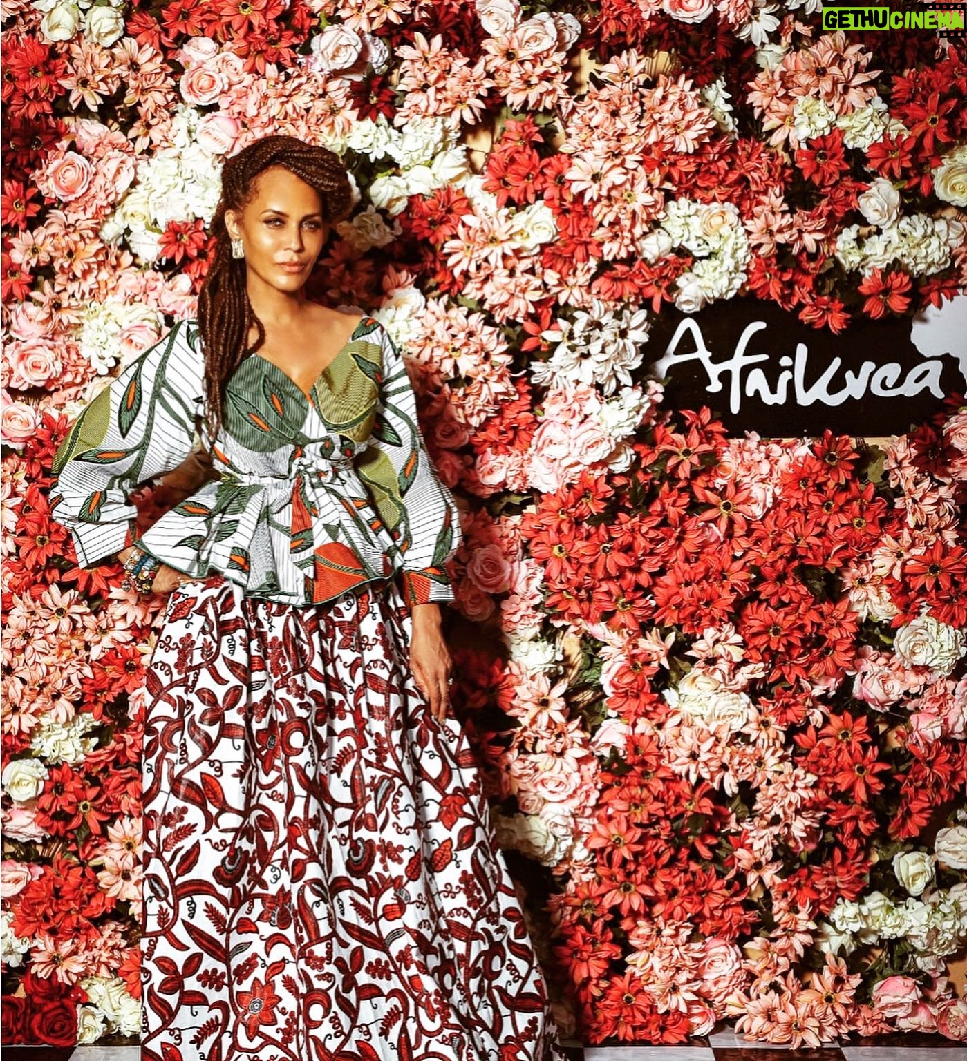 Nicole Ari Parker - 14.8K Likes - Thank you @AnnaTourePr for an amazing afternoon last week at the @AFRIKREA #GIFTINGVILLA
Breathtaking #AfricanCouture designs from #Ghana #Nigeria and beyond.. Got me & my sis-in-law @nickodjoe feeling like queens & art & glory on our last day in #Ghana🇬🇭
#feelingmyselffriday
#Thisis2020