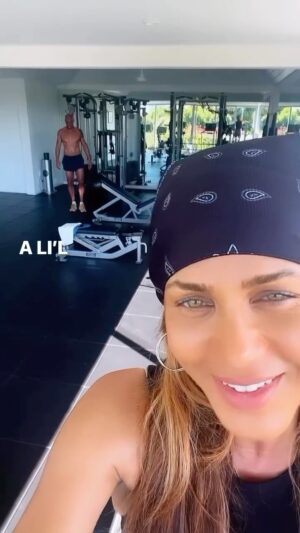 Nicole Ari Parker Instagram - 😅

@gymwrap

Click Link in Bio to join a Chat with us on Sunday❤️ Jan 28