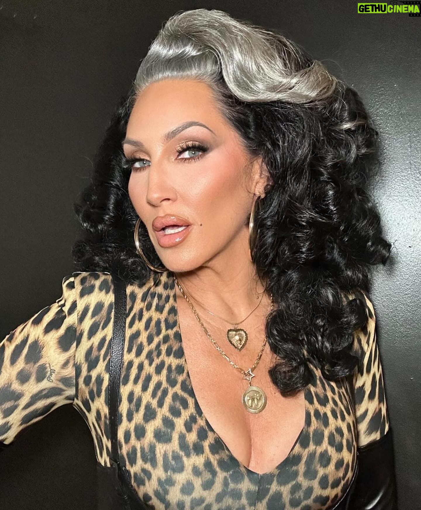 Nicole Faulkner Instagram - Sheeeeesh!! 🔥🥹 @michellevisage face is my playground truly lol Makeup by me Hair by @hisvintagetouch #dragrace
