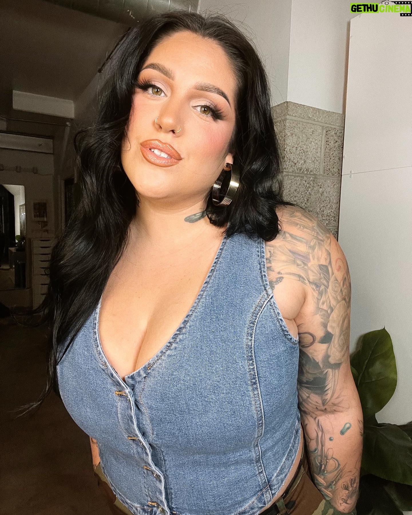 Nicole Faulkner Instagram - Always better, never bitter. @fashionnovacurve