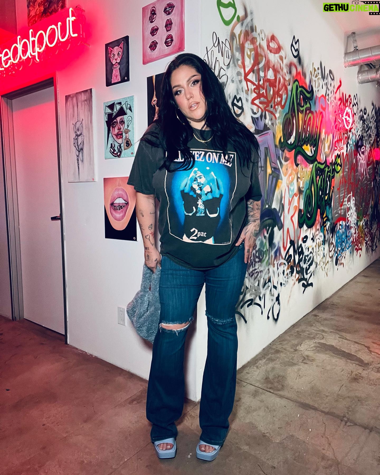 Nicole Faulkner Instagram - @fashionnovacurve jeans are truly life changing. 👏🏼